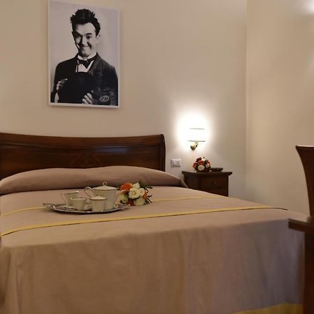 Dimora Conte Di Ruvo Bed & Breakfast Наполи Екстериор снимка