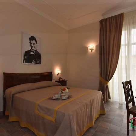 Dimora Conte Di Ruvo Bed & Breakfast Наполи Екстериор снимка
