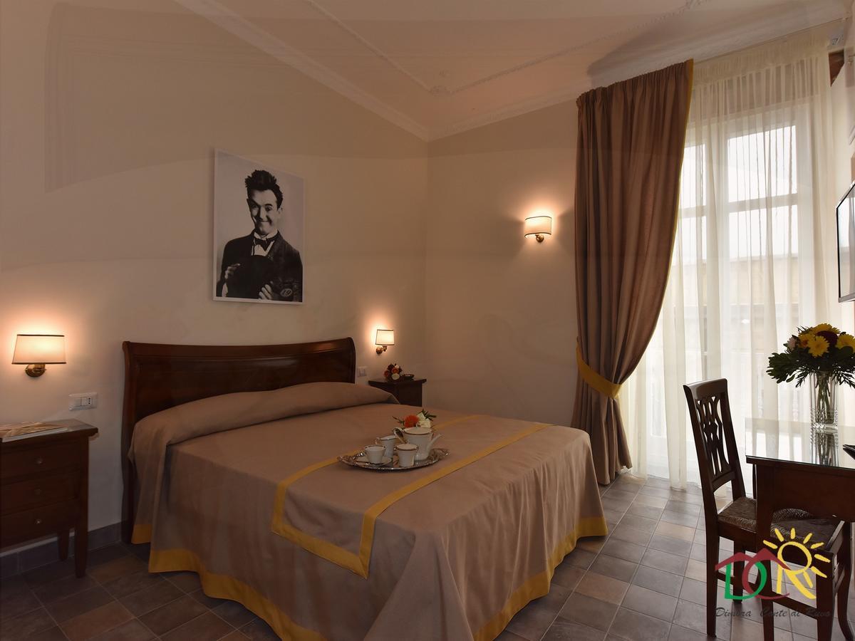 Dimora Conte Di Ruvo Bed & Breakfast Наполи Екстериор снимка