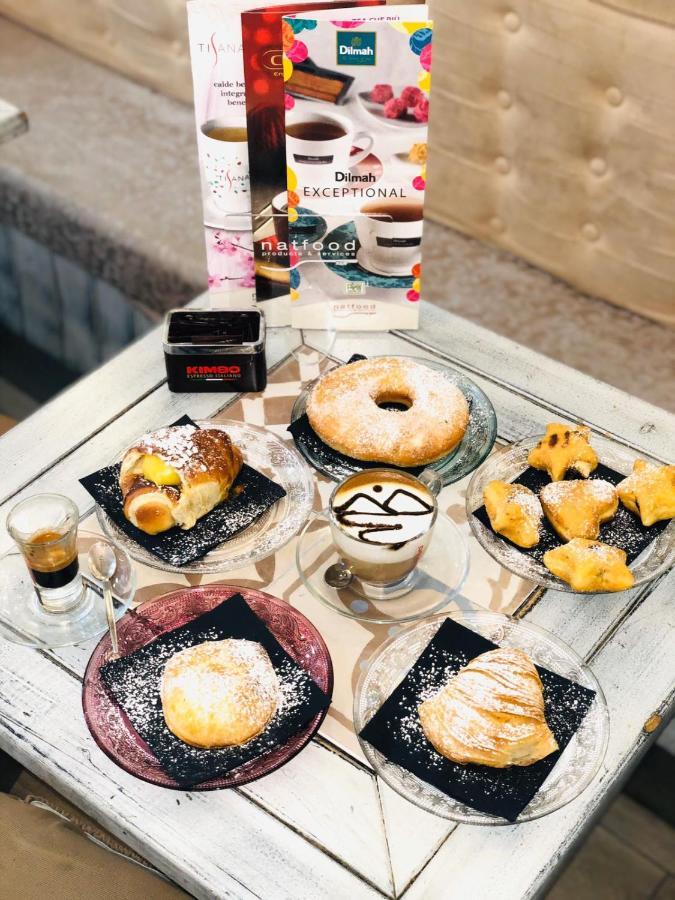 Dimora Conte Di Ruvo Bed & Breakfast Наполи Екстериор снимка