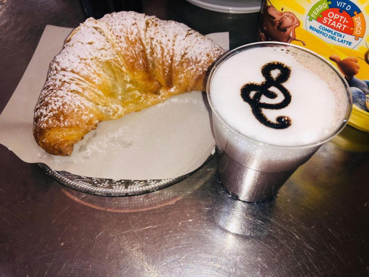 Dimora Conte Di Ruvo Bed & Breakfast Наполи Екстериор снимка